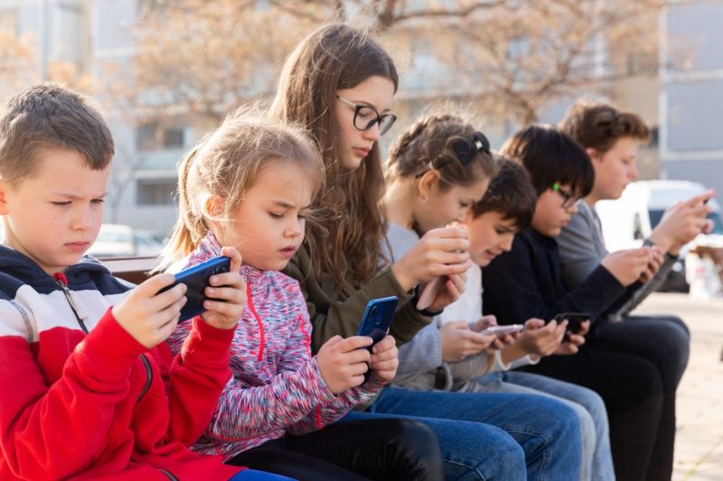 children playing on phones